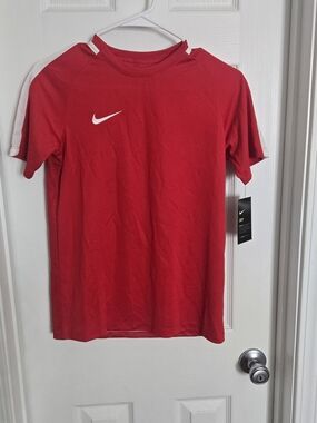Nike Red Short Sleeve Athletic Shirt with White Accents Size L YOUTH NEW **